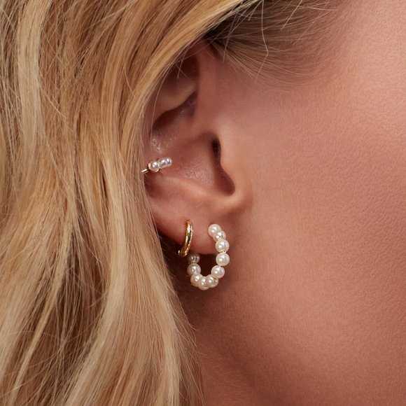 Pearl hoop earrings, gold hoop earring, pearl bridal earring, - Picture 2 of 9